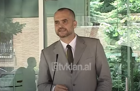 Socialistët kërkojnë mocion për shkarkimin e kryetares së Kuvendit Topalli &#8211; (29 Maj 2008)