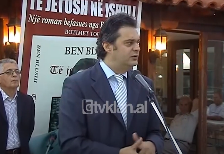 Ben Blushi prezanton në Berat librin “Të jetosh në ishull” &#8211; (6 Qershor 2008)