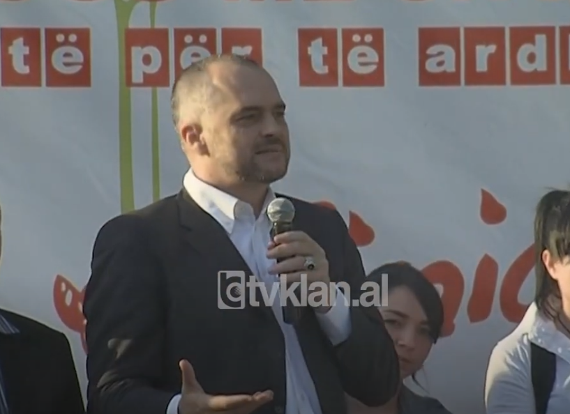 Edi Rama me turin “Dialog me Shqipërinë” takon qytetarët e Rrëshenit &#8211; (16 Maj 2008)