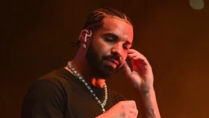 Drake kujton dy fanse që humbën jetën pas koncertit