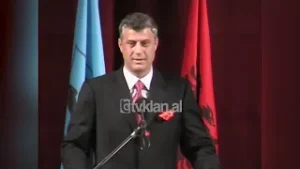 Kryeministri Hashim Thaçi dekorohet “qytetar nderi” nga bashkia e Vlorës-(20 Qershor 2008)