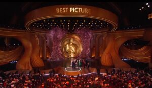 Oppenheimer triumfon në çmimet Oscars/ Dështon “Barbie”, sukses për “Poor things”