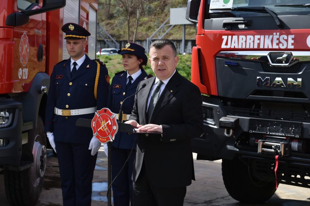 Zjarrfikëse të reja për Lezhën, Fierin dhe Pogradecin/ Balla: Vijojmë modernizimin