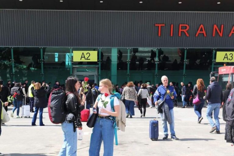 Linjë e re fluturimesh Tiranë-Madrid, Rama: Më shumë mundësi për vizitorët spanjollë për të ardhur në Shqipëri