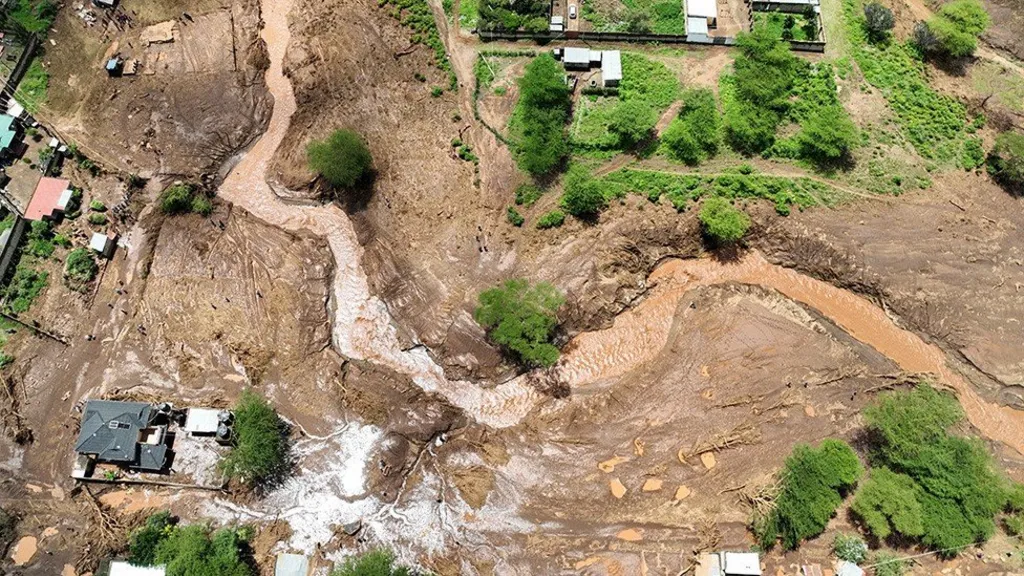 Shpërthimi i digës shkakton përmbytje masive, 50 të vdekur në Kenia