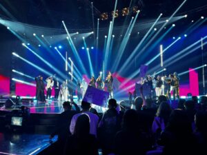 16 zbulimet e &#8220;X Factor Albania&#8221; ribashkohen në një performancë për të mos u harruar