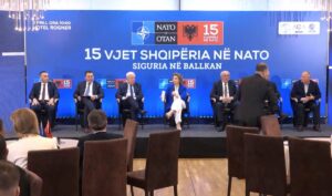 Shqipëria 15 vjet në NATO, bashkë në konferencë politikanë e ushtarakë