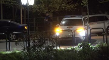 Natë tersi për 2 hajdutë në Elbasan: Vjedhin makinën, i largohen policisë dhe flakëve&#8230;