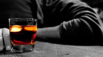 OBSH: 4 në 10 adoleshentë konsumojnë alkool
