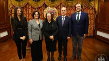 Presidenti Begaj viziton familjen e Ibrahim Rugovës: Kontribut të jashtëzakonshëm për kombin shqiptar