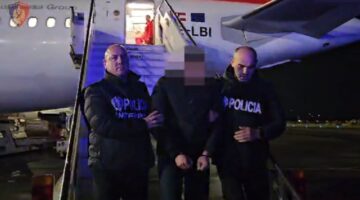 Vrasje dhe drogë, ekstradohen 2 shqiptarë nga Britania dhe Greqia (Emrat)