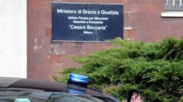 Tortura dhe tentativë për dhunë seksuale në burgun e të miturve në Itali, arrestohen 13 oficerë