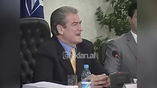 Kryeministri Sali Berisha me kabinetin qeveritar: Jo indiferencë ndaj librit-(27 Gusht 2008)