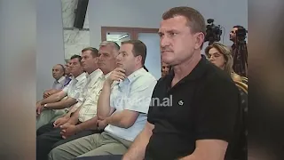 Ministri Bujar Nishani mbledhje me komunarët për dokumentet e identitetit-(1 Gusht 2008)