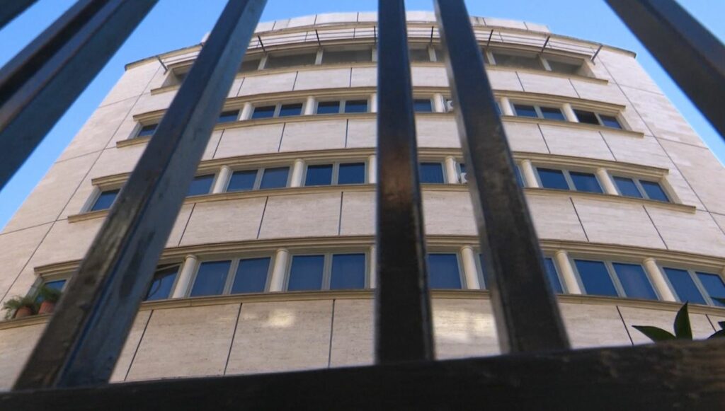 Mashtrimi me “call center”, 66 vite burg për 8 italianë. Fshehën 5.8 milionë euro në 15 kompani fiktive