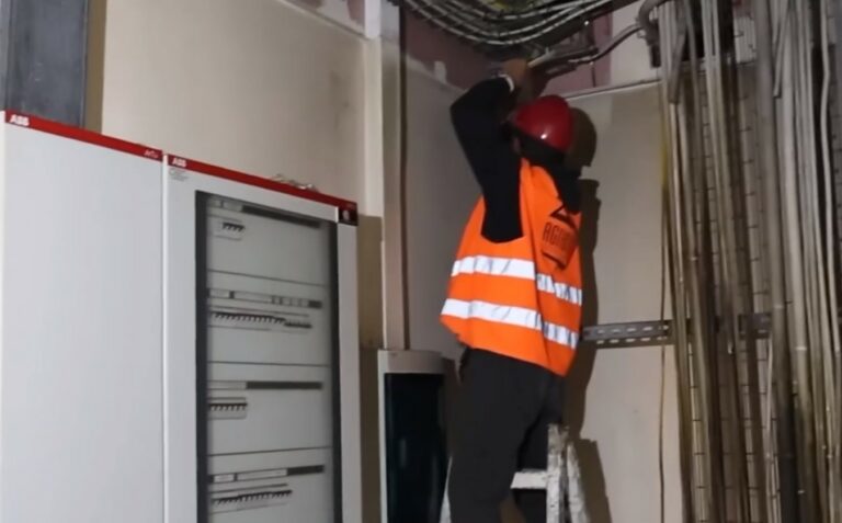 Zjarri në urgjencën e QSUT, Koçiu: Ka nisur puna për riparimin e dëmit në rrjetin elektrik
