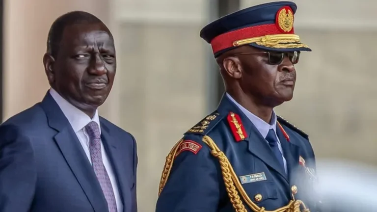 Rrëzohet helikopteri, vdes shefi ushtarak i Kenias dhe 9 oficerë