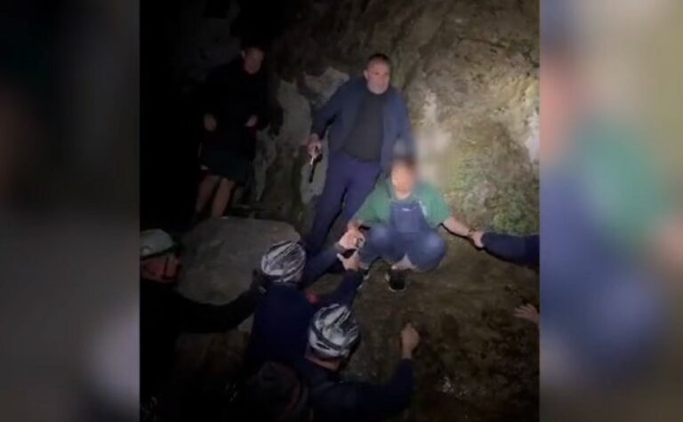 Të bllokuar prej orësh në “Shpellën e Pëllumbasit”, shpëtohen 5 turistët nga Mbretëria e Bashkuar