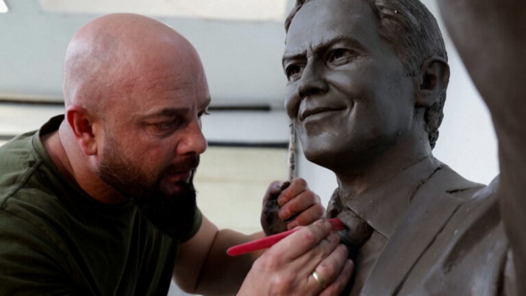 Një statujë për Tony Blair në Kosovë