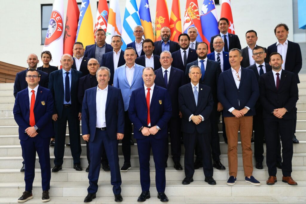 10 zyrtarët e federatave të futbollit në Tiranë
