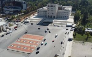 73% e të rinjve në Shqipëri duan të ndjekin universitetin