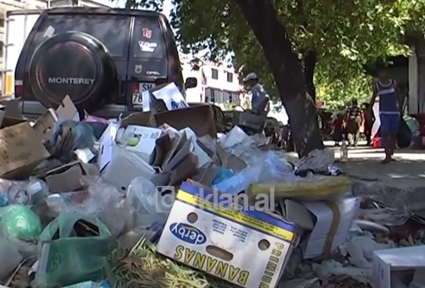 Shkodër/ Mbeturinat “pushtojnë” tregjet, tregtarët akuzojnë bashkinë &#8211; (24 Gusht 2008)