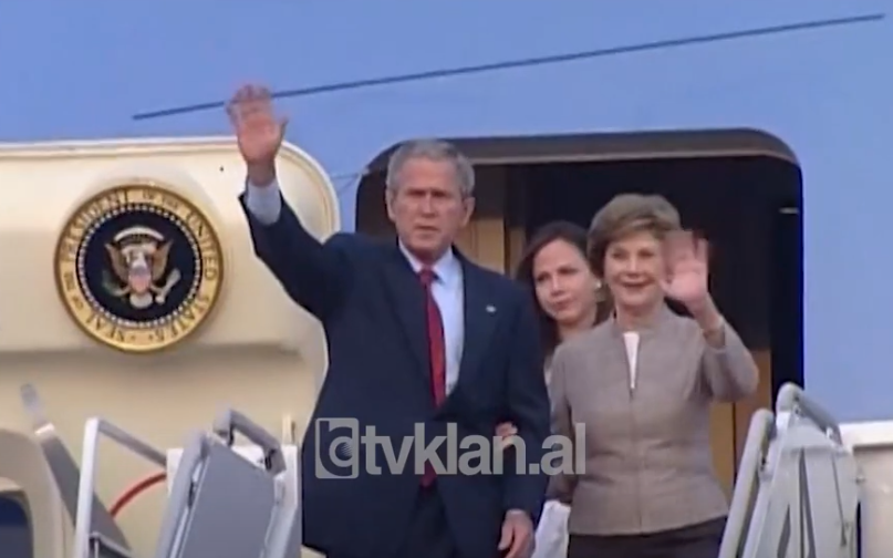 Presidenti amerikan George Bush pritet me protesta në Korenë e Jugut &#8211; (5 Gusht 2008)