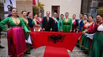 Presidenti Begaj vijon turin në tre komuna arbëreshe
