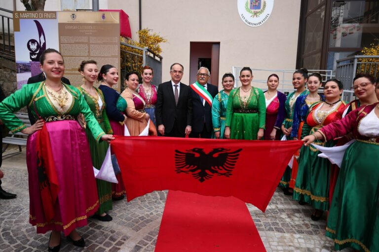 Presidenti Begaj vijon turin në tre komuna arbëreshe