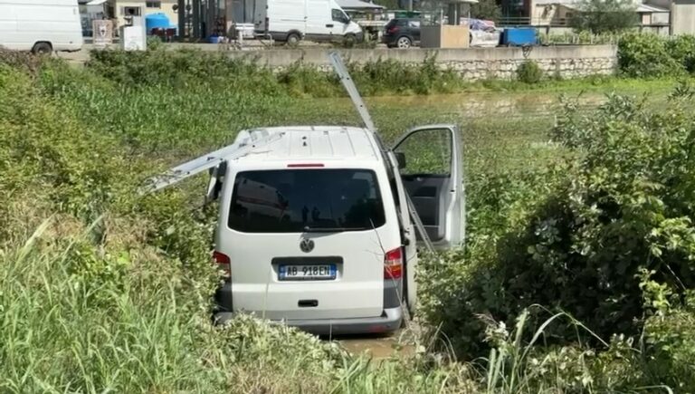Aksident me vdekje, furgoni del nga rruga në aksin rrugor Lezhë-Milot
