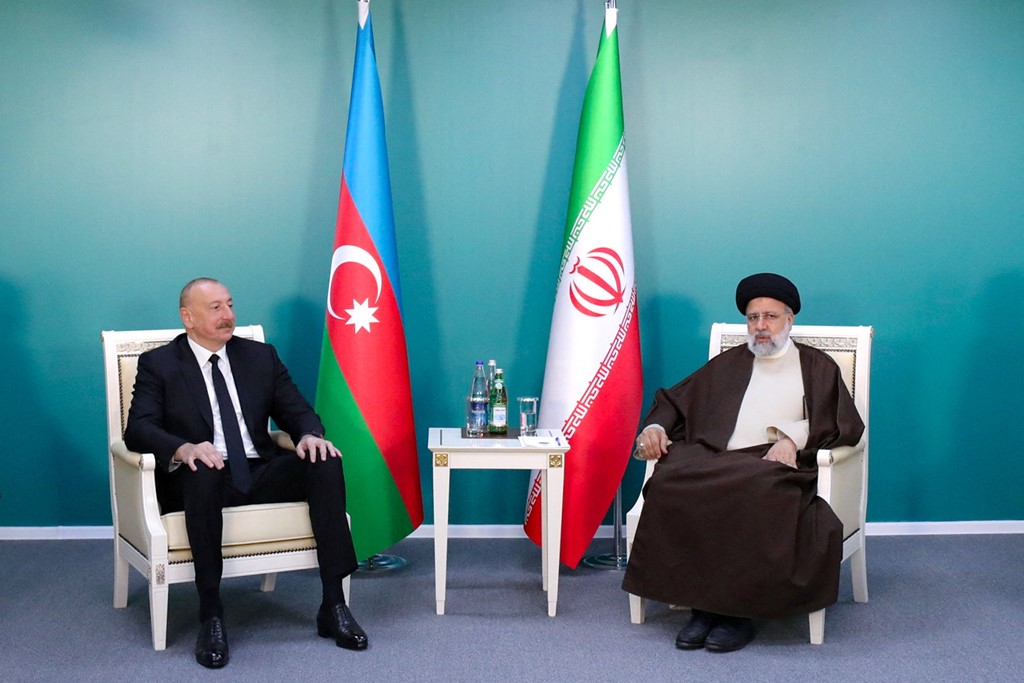  Presidenti iranian Ebrahim Raisi në takim me presidentin e Azerbajxhanit Ilham Aliyev para aksidentit