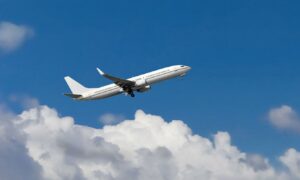2 stjuardesa akuzojnë lojtarin e njohur për sulm seksual në avion