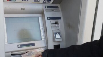 BE: Mbyllja e degëve të bankës serbe në veri të Kosovës, përshkallëzuese dhe kundër frymës së normalizimit