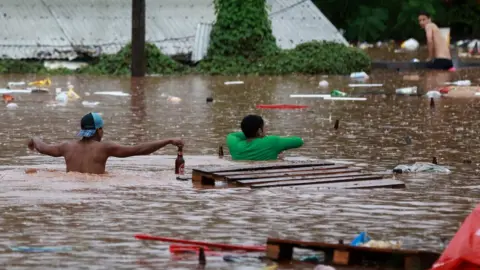 100 viktima nga përmbytjet në Brazil