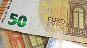 Euro në nivelin e 100 lekëve, normalitet i ri me të cilin duhet të mësoheni
