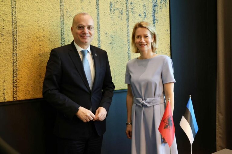 Ministri Hasani takon Kryeministren estoneze