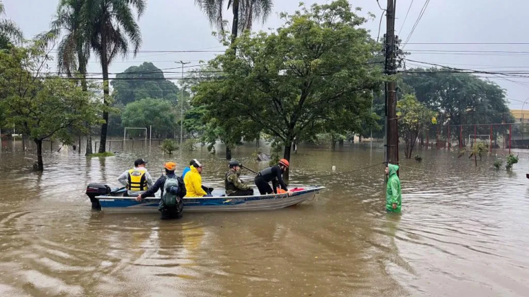 Përmbytjet në Brazil, qindra familje do të zhvendosen