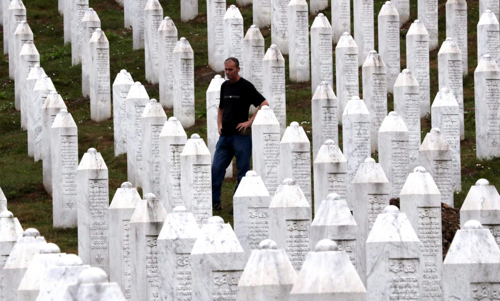 Serbia sfidon OKB për Srebrenicën, nuk pranon genocidin