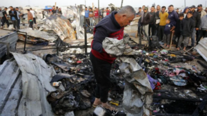 Izraeli sulmon kampet në Rafah, 40 të vdekur