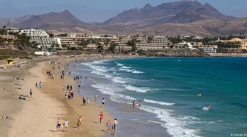 Spanjë: Protesta në Ishujt Kanarie kundër turizmit masiv
