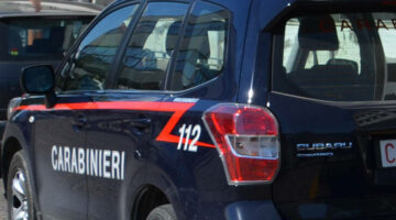 I këputi veshin dhe tentoi të mbysë gruan "i rrëmbyer" nga xhelozia, arrestohet shqiptari në Itali