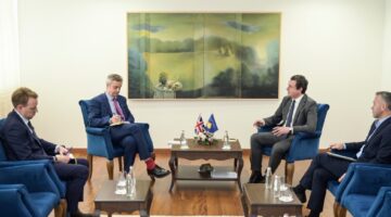 Kurti takim me ambasadorin e Mbretërisë së Bashkuar, temë e diskutimit anëtarësimi i Kosovës në KiE
