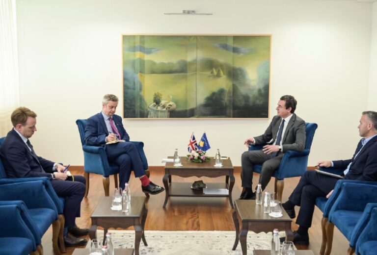 Kurti takim me ambasadorin e Mbretërisë së Bashkuar, temë e diskutimit anëtarësimi i Kosovës në KiE