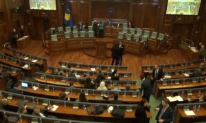 Opozita e Kosovës, e përçarë për zgjedhjet e reja