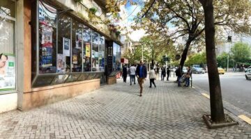 Falsifikuan veprat e Kadaresë, detyrim paraqitje për pronaren e “Librit Universitar” në Tiranë