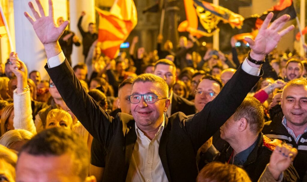 VMRO paralajmëron qeveri të re me opozitën shqiptare