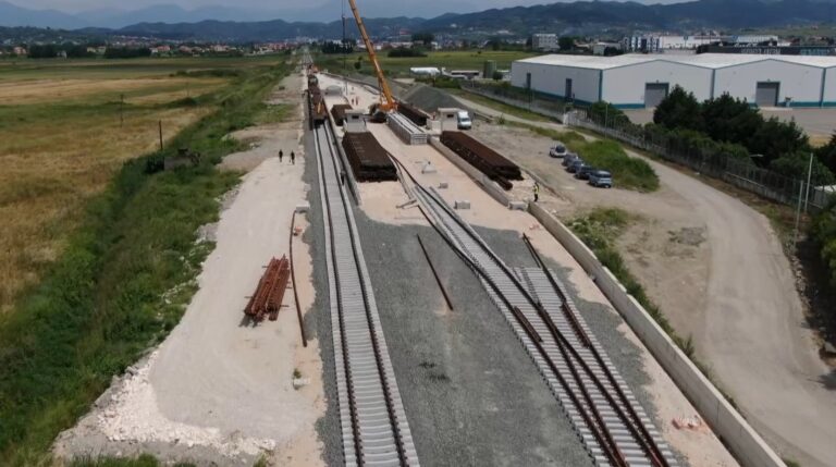 Hekurudha Tiranë &#8211; Durrës, përfundojnë 70% e punimeve