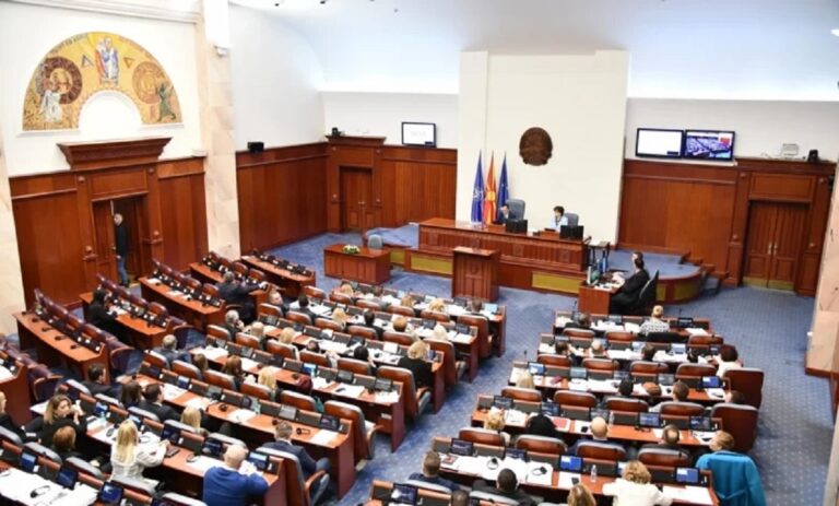 Fitorja e opozitës në Maqedoninë e Veriut/ Si do të formohet qeveria dhe roli i partive shqiptare