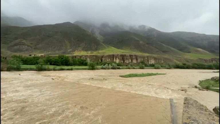 Mbi 300 të vdekur nga përmbytjet në Afganistan