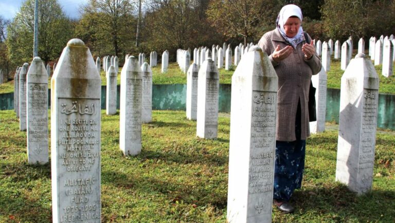 Në pritje të votimit: Gjërat që duhet ditur për rezolutën për genocidin në Srebrenicë